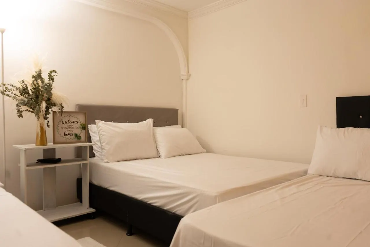 Casa Blanca Estadio Medellin Guest house