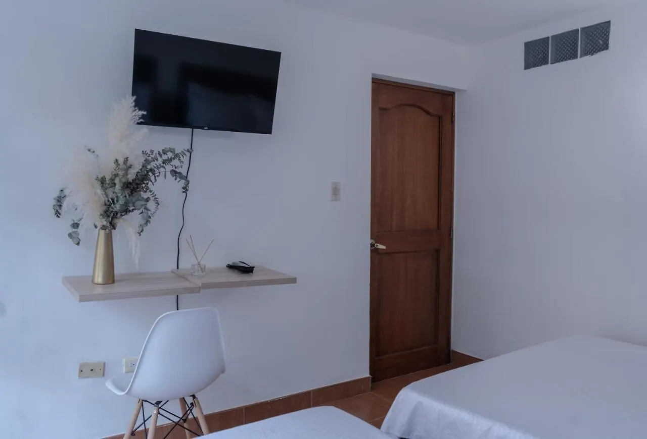 Guest house Casa Blanca Estadio Medellin Colombia